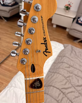 Fender Standard Stratocaster SSS Olympic White + M