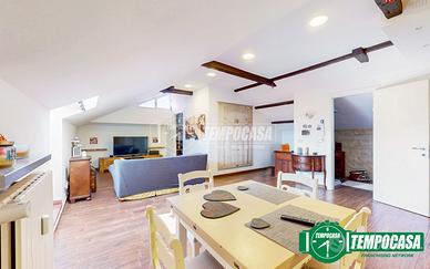 MANSARDA RISTRUTTURATA PRONTA DA VIVERE!