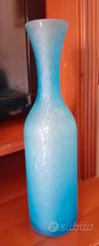 Vaso azzurro in vetro
