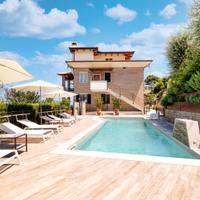 Appartamenti con Piscina a 5 min dal mare