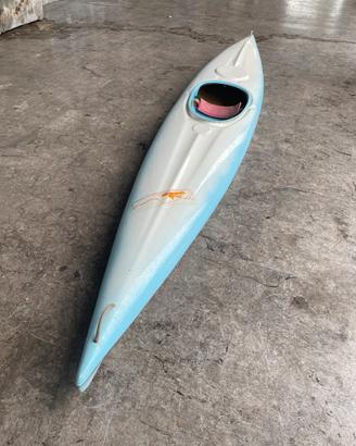 Canoa monoposto in vetroresina