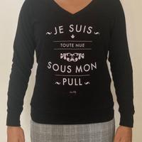 Maglione nero scollo a V aderente, elegante