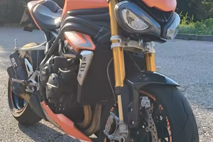  Speed triple 1200 rs 
