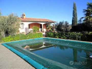 Casa unifamiliare con ampio terreno vicina al ...