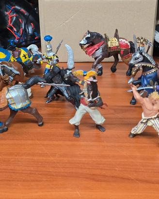 Set di 6 personaggi  e cavalli Papo