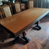 Tavolo in legno grande