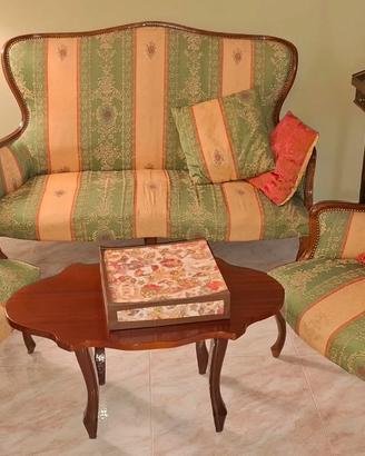 Salottino antiquariato in  legno noce imbottito