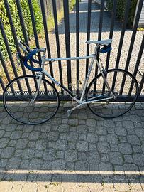 Bicicletta oliva dura ace