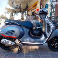 Piaggio Vespa 300 GTS hpe Super Sport