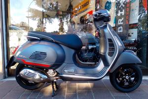 Piaggio Vespa 300 GTS hpe Super Sport
