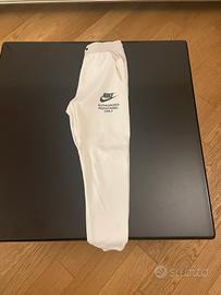 pantaloni tech