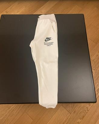 pantaloni tech