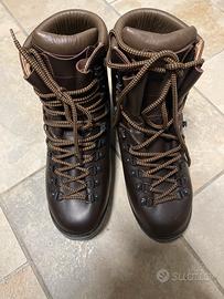 Scarponi da montagna militari