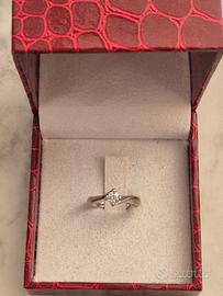 Anello solitario modello valentino