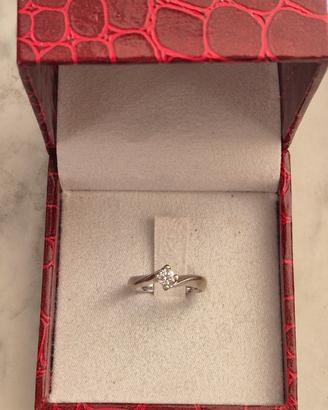 Anello solitario modello valentino