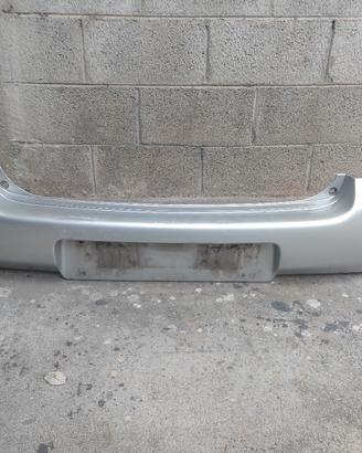 paraurti yaris 2001