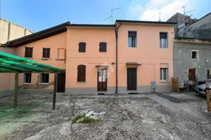 CASA SEMINDIPENDENTE A MONTÙ BECCARIA