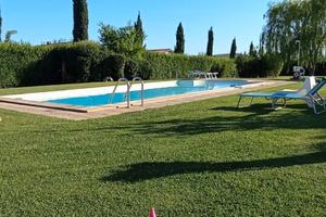 Appartamento in casale di campagna con piscina