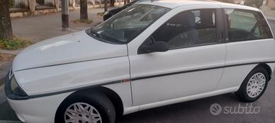 Vendi auto in buone condizioni.