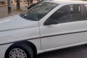 Vendi auto in buone condizioni.