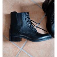 Scarponcini stivaletti in veta pelle neri