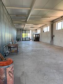 Capannone locale deposito garage