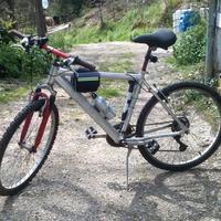 mountain bike accessoriata