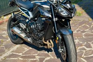 Triumph street triple 765 r