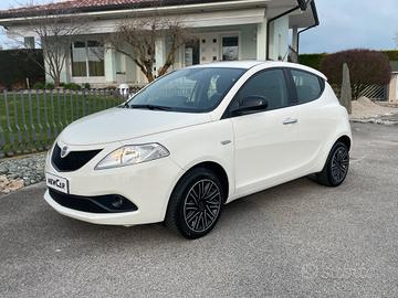 Lancia Ypsilon 1.2 69 CV 5 porte Gold