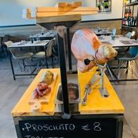 Carrello morsa taglia prosciutto e salumi servizio