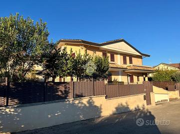 PORZIONE DI BIFAMILIARE A CASSINO