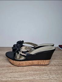 scarpa con zeppa nera Guess