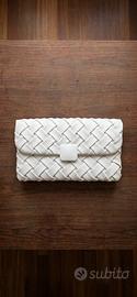 Pochette bianca con trama intrecciata
