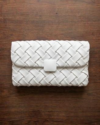 Pochette bianca con trama intrecciata