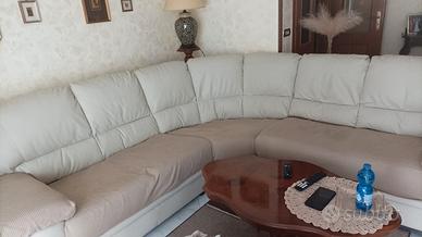 Divano angolare in ecopelle – 250€ trattabili