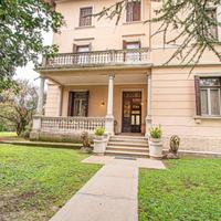 PRESTIGIOSA VILLA PLURICAMERE - autentica e pot...