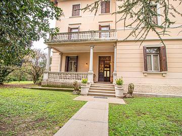 PRESTIGIOSA VILLA PLURICAMERE - autentica e pot...