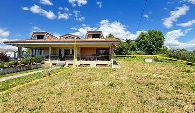 Porzione di villa trifamiliare