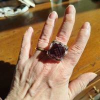 Anello con pietra viola, argento