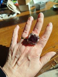 Anello con pietra viola, argento