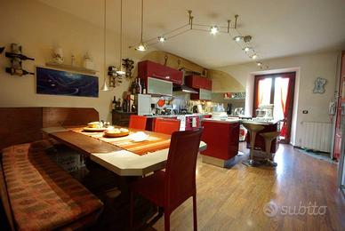 Appartamento di 153 m² con 5 locali e box auto a S