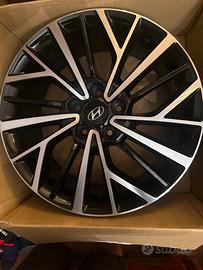 4 cerchi in lega originali R18 Hyundai Tucson Nero
