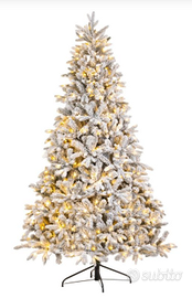 Albero di Natale innevato con luci incorporate