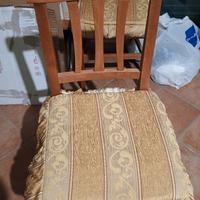 Sedie in legno per cucina.