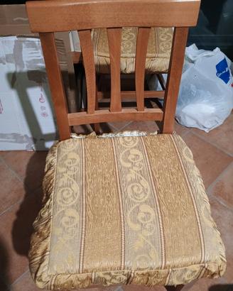 Sedie in legno per cucina.