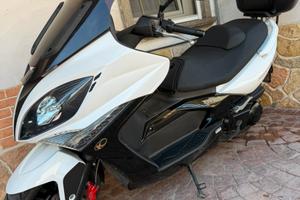 Scouter Kymco 300