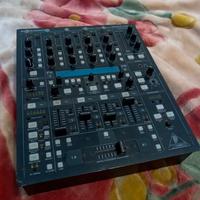 DJ Mixer Behringer professionale