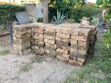 Tufi per arredo giardino