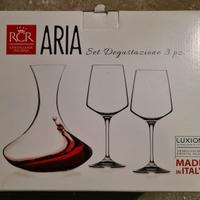 Decanter + 2 calici vino rosso + bottiglia liquore