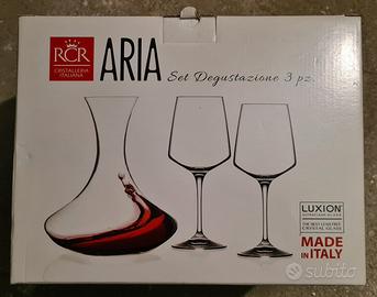 Decanter + 2 calici vino rosso + bottiglia liquore